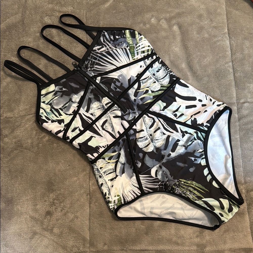 Zaful Black and White Tropical Print One Piece Swimsuit
